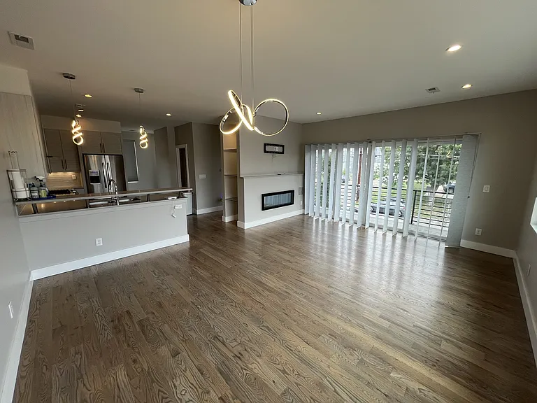 3220 W 18th Ave — Photo 3