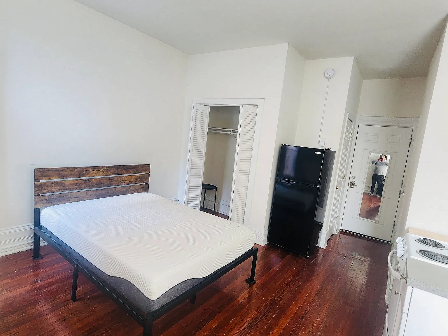 Studio, 300 sqft, $1,650 — Photo 4