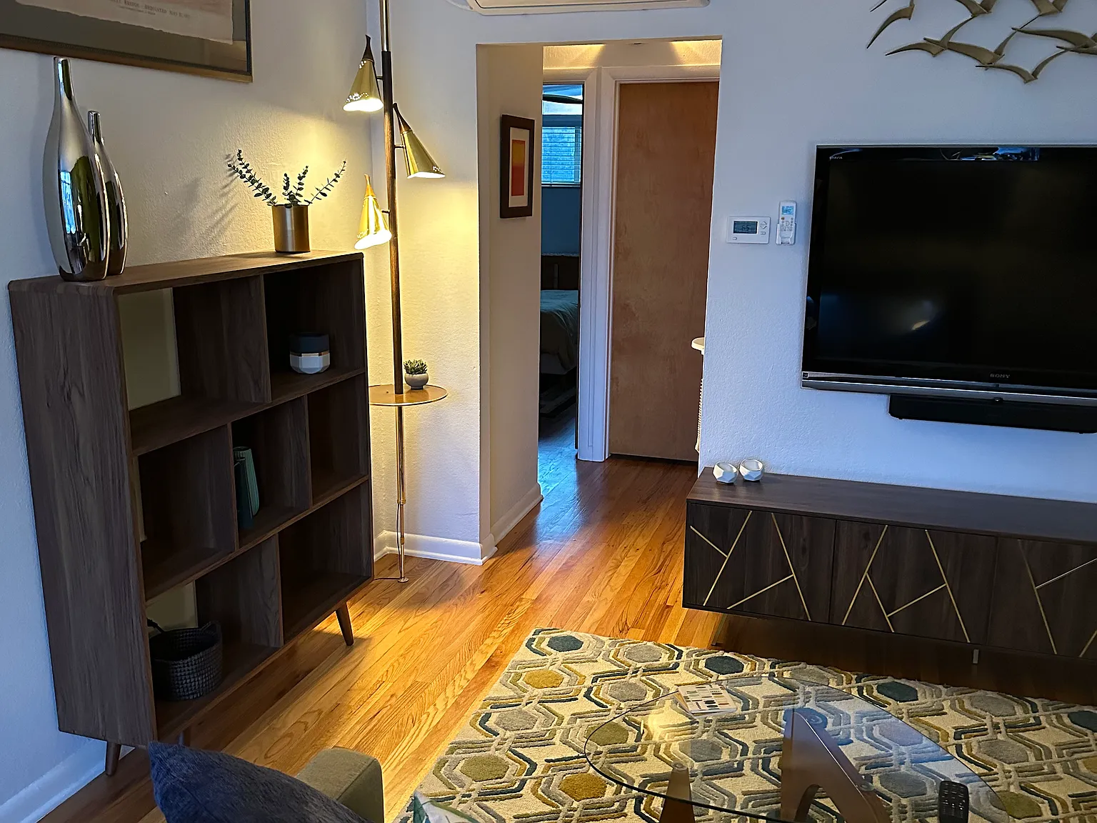 2 bed, 758 sqft, $2,400 — Photo 1