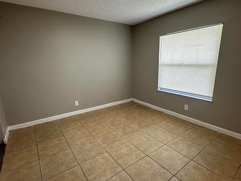 4833 Serafica Dr — Photo 6