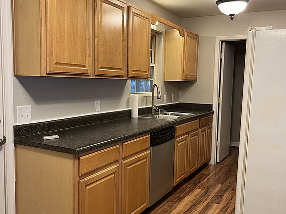 4th image of 510 Carney St