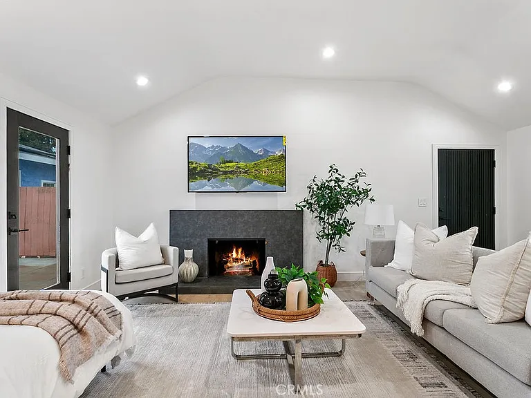 6091 Navajo Rd — Photo 35