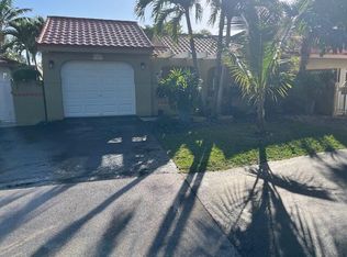 1227 Seagrape Cir, Weston, FL 33326