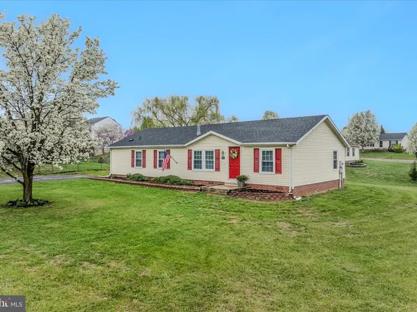 16 Longbranch Dr, Martinsburg, WV 25405