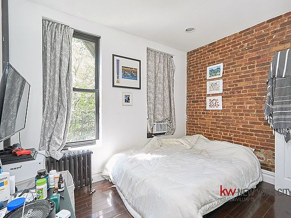 4th image of 120 Macdougal St APT 14
