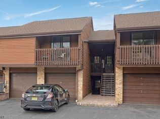 20 Summit Dr, Clinton Twp., NJ 08876