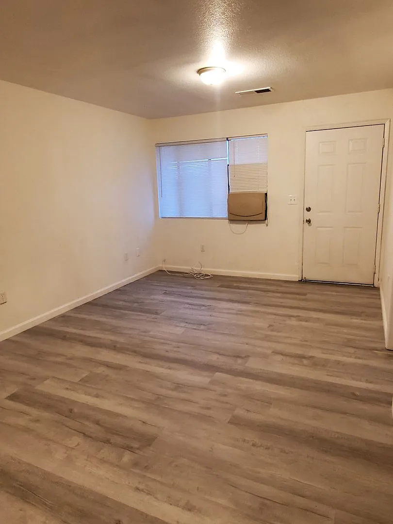 668 N. Anchor Ave — Photo 3