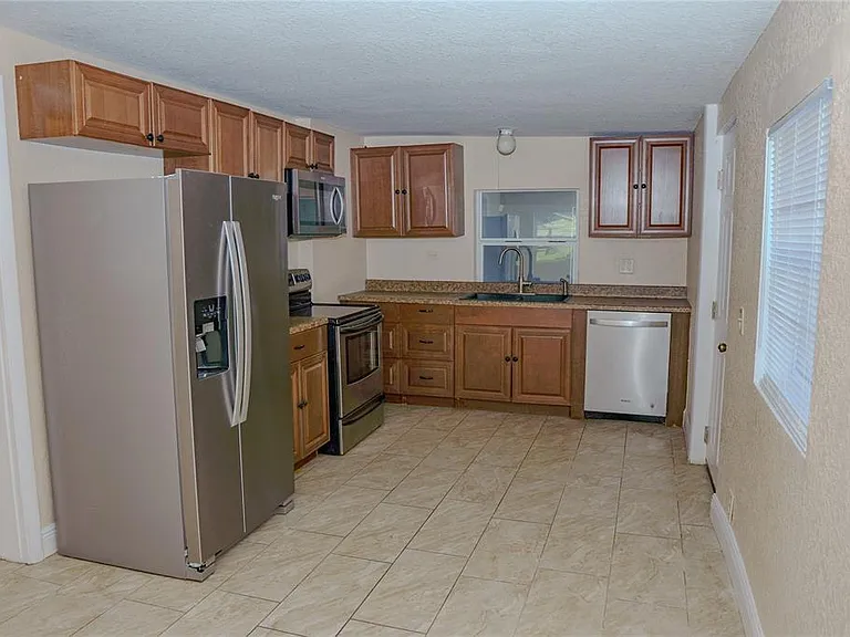 2500 Carver Ave — Photo 7
