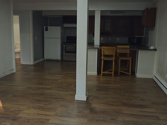 2nd image of 925 College Ave #8