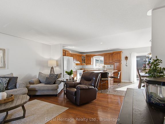 4th image of 29 Forest Valley Dr