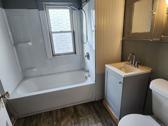 2nd image of 430 Hewitt Ave Floor 2
