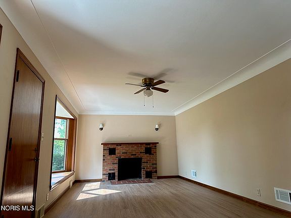 5th image of 6411 Hilltop Ln