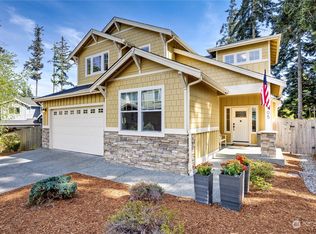 905 Maplewood Ln NE, Bainbridge Island, WA 98110