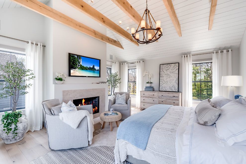  Master suite with fireplace