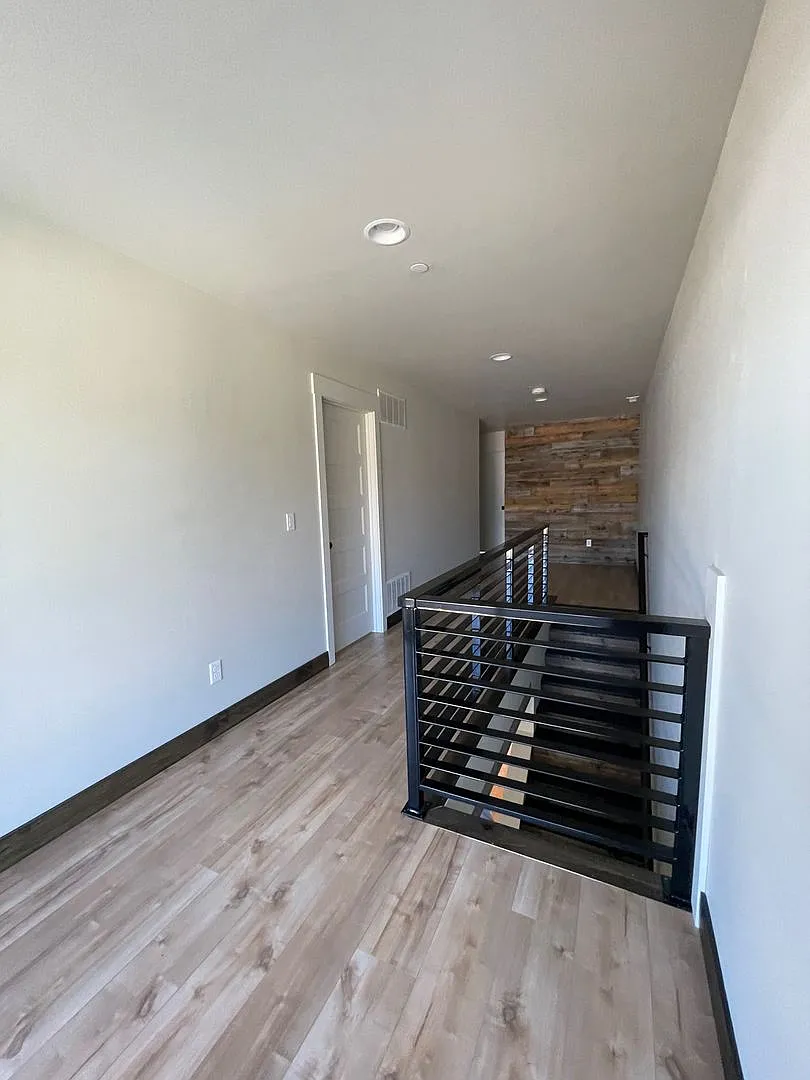 Month-to-Month 3bed 2.5 bath Whitefish Townhouse for rent - Walking distance to downtown. — Photo 3