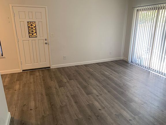 4th image of 2309 Villanova Cir #101