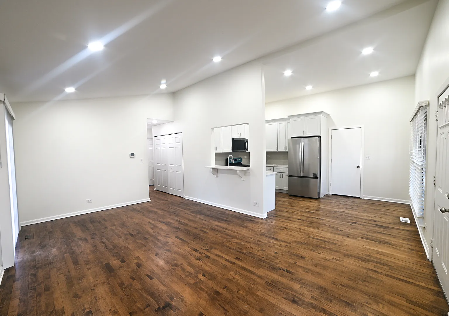 3 bed, 1100 sqft, $2,850 — Photo 2