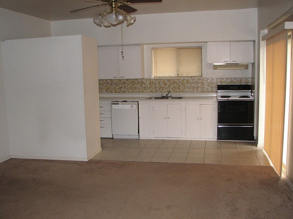 Living Room / Kitchen