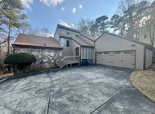 1616 Maple Ridge Dr, Suwanee, GA 30024