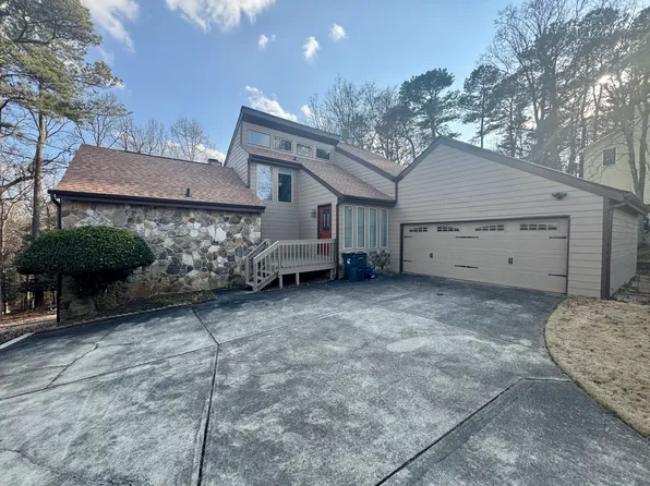 1616 Maple Ridge Dr, Suwanee, GA 30024