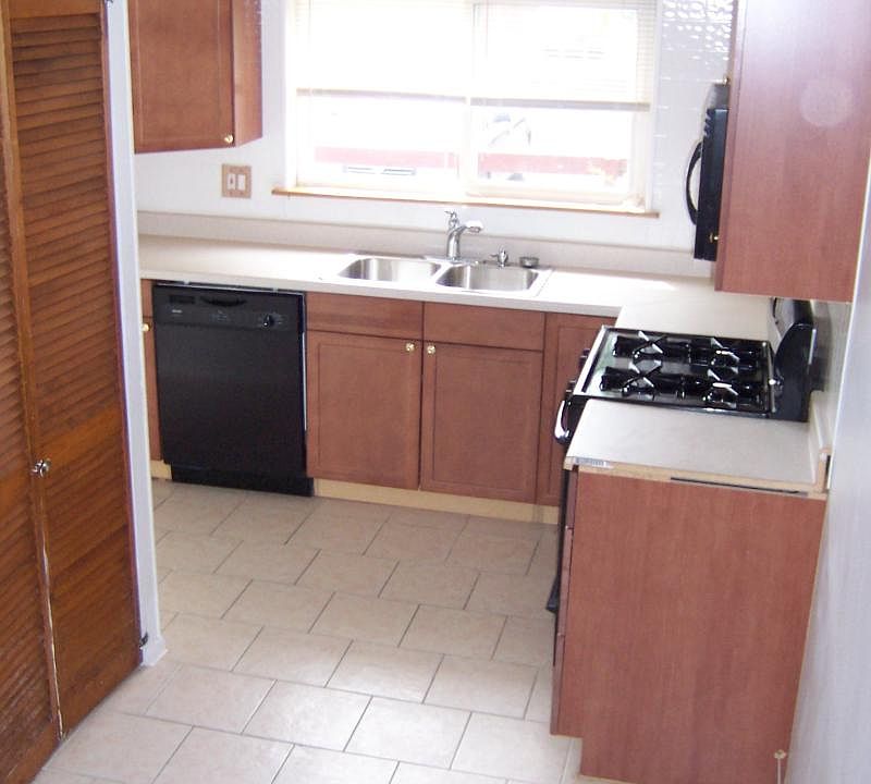 2nd image of 616 Clymer Ave