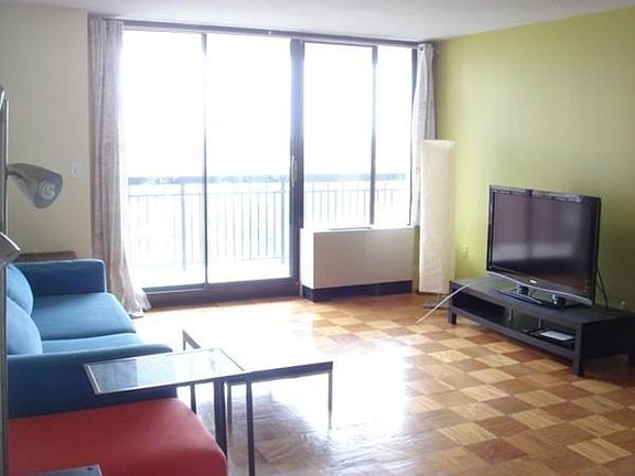 3rd image of 60 Longwood Ave APT 805