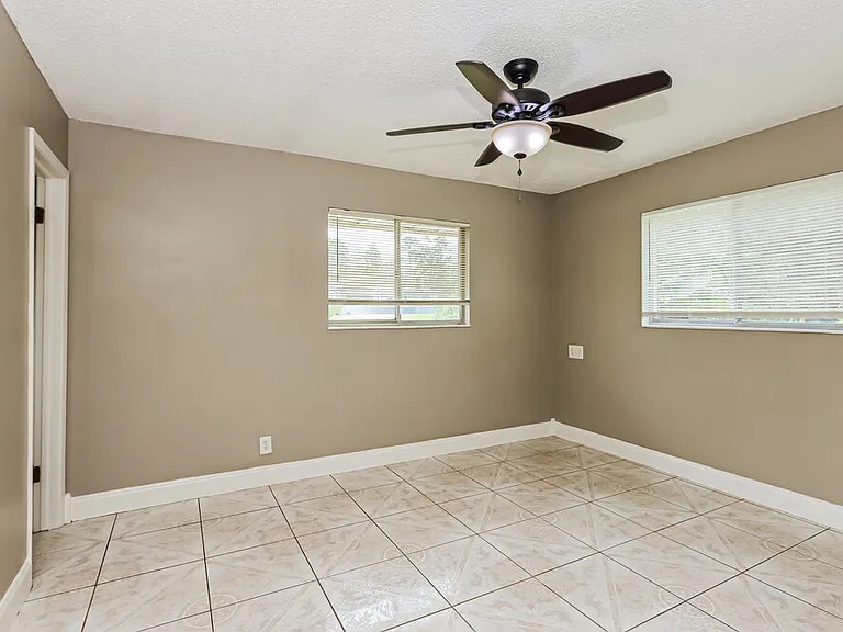 1119 Clayton Ave — Photo 9