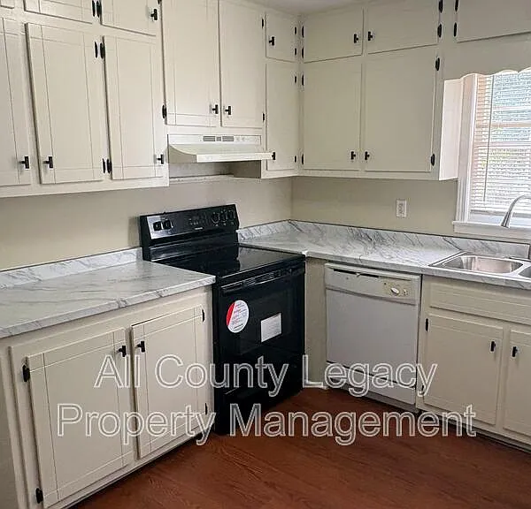 1224 Cone Cir — Photo 5