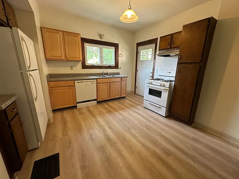 306 Eddy St — Photo 2