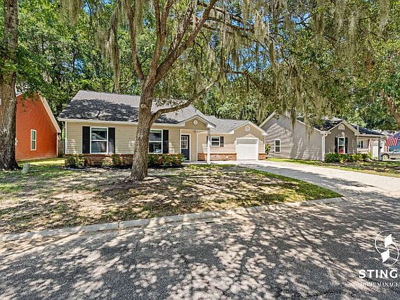 3rd image of 13 Brindlewood Dr