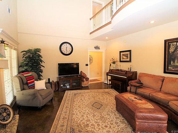 2nd image of 1220 Larkspur Dr