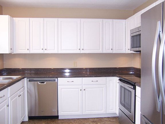 3rd image of 20042 Oakwood Dr