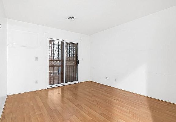 3rd image of 592 Beck St #1