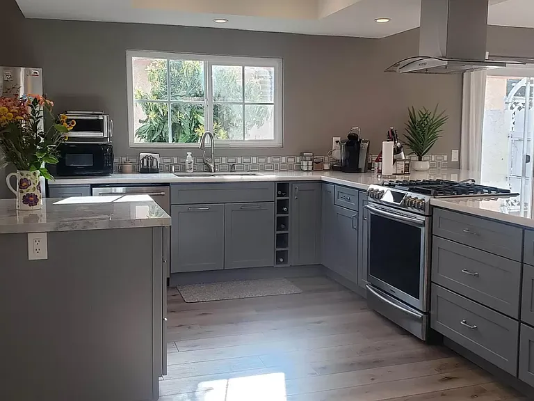 3142 Manistee Dr — Photo 2