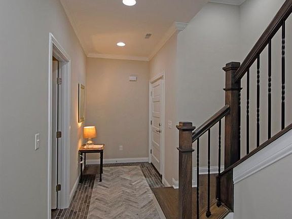 4th image of 2932 Markbreit Ave #4
