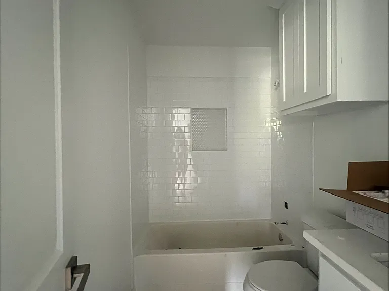 301 W Rochester St — Photo 6