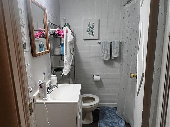 5th image of 109 Buffalo St APT 2