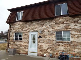 738 Fairway Dr APT 18, Wauseon, OH 43567