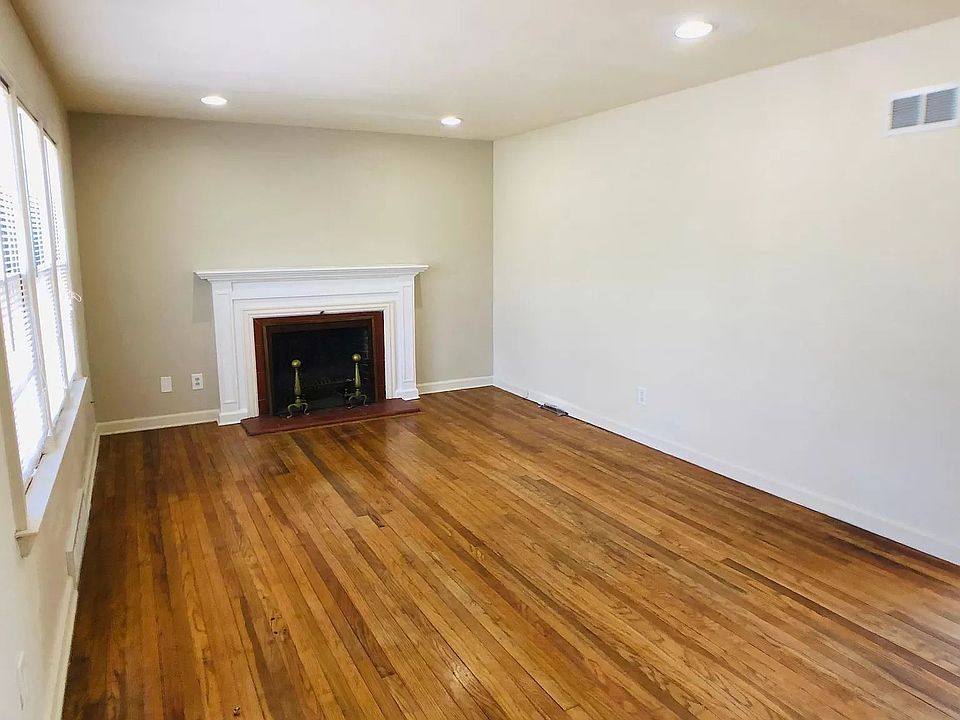 Unfurnished living room