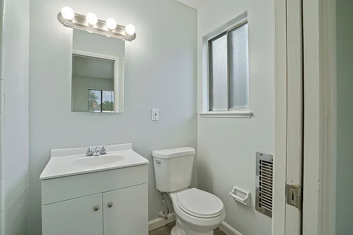 2109 Monifieth Way — Photo 22