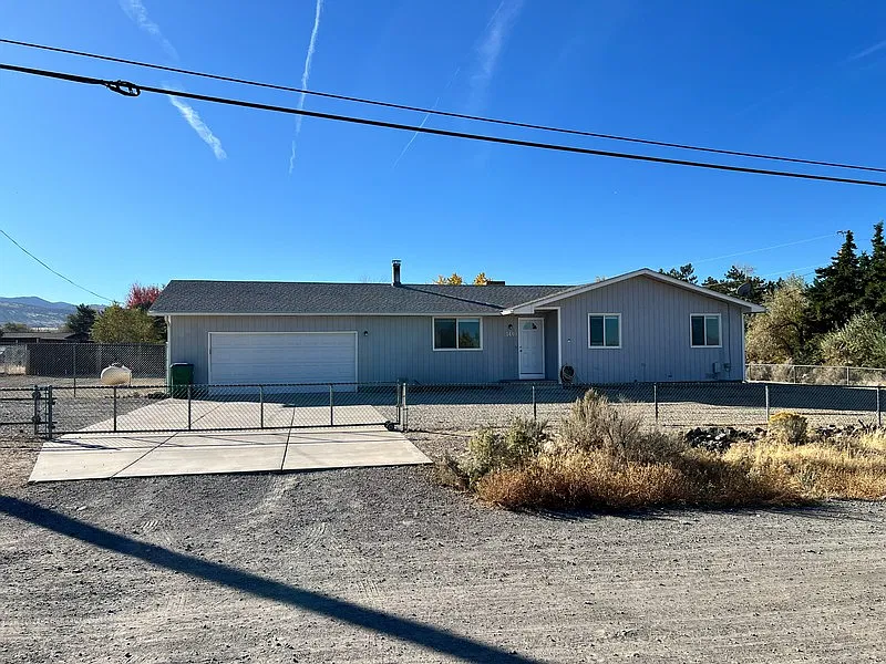 3 bed, 1300 sqft, $1,825 — Photo 1