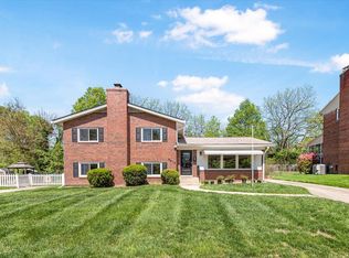 9619 Singleton Dr, Bethesda, MD 20817