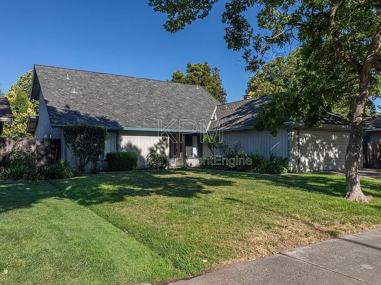 2828 Smoke Tree Cir — Photo 2