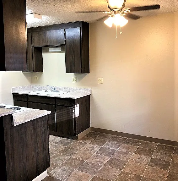 623 W 6th Ave #11 — Photo 5