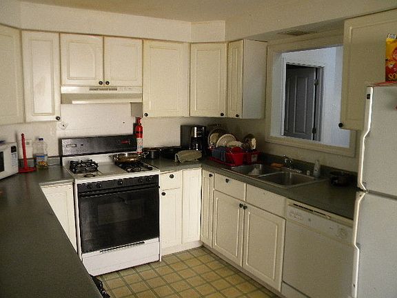 3rd image of 406 Parkview Ct