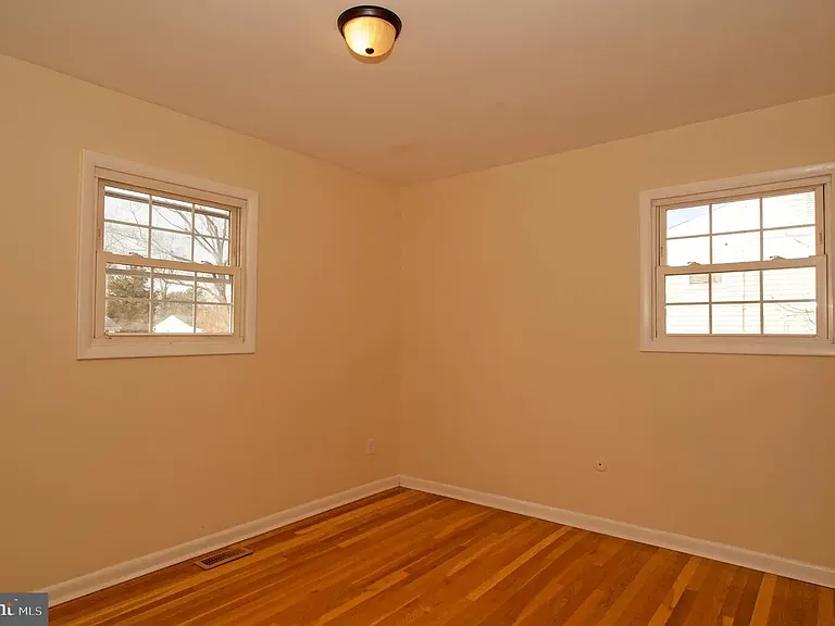 214 N Bradford St — Photo 14