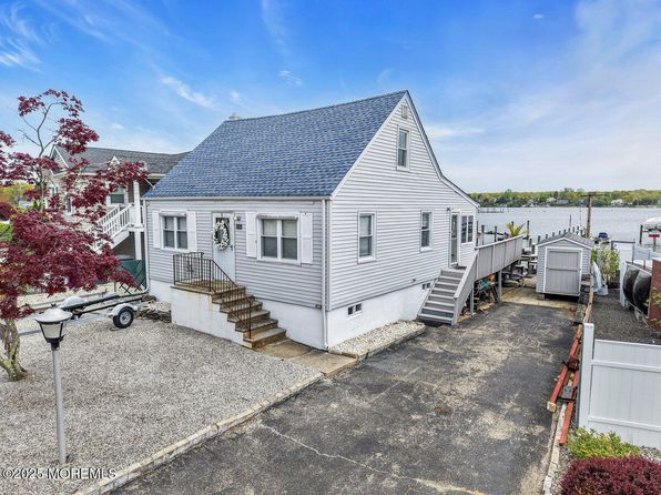 195 Riverside Drive N, Brick, NJ 08724
