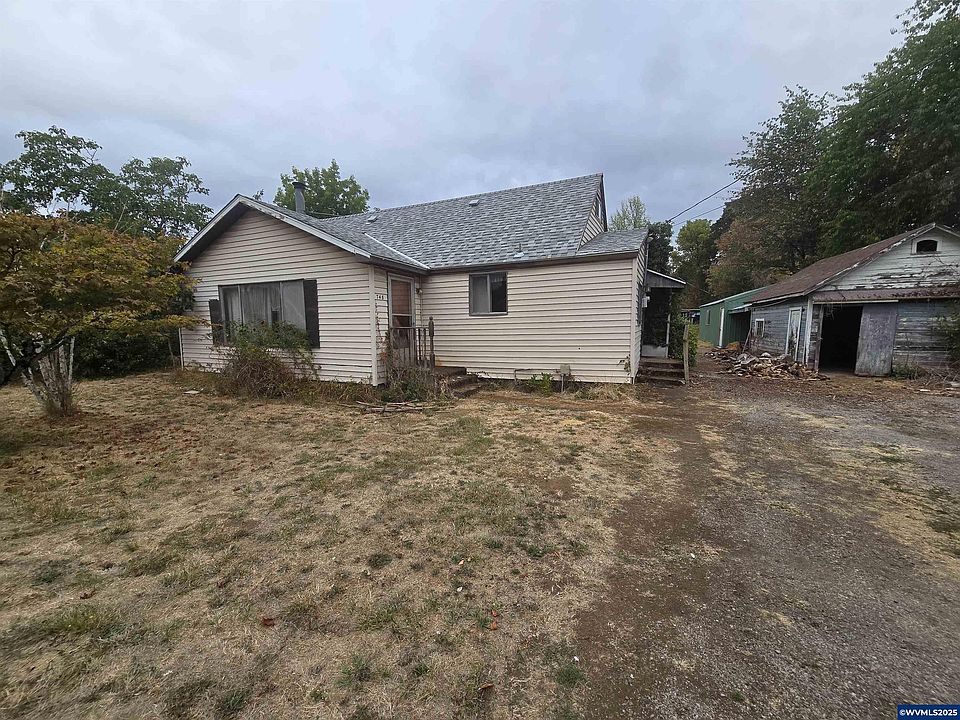 2nd image of 748 W Ellendale Ave