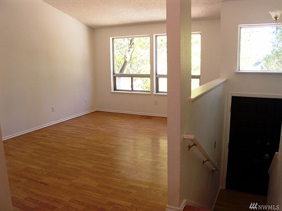 3rd image of 4594 Basswood Ct SE
