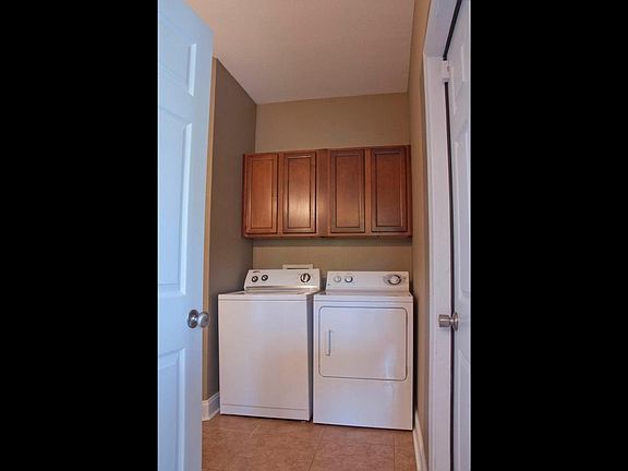 5th image of 253 Meadow Walk Ln